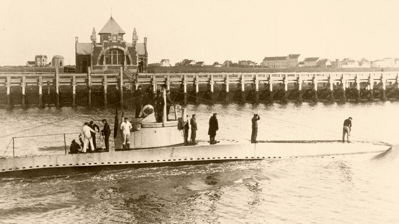 Duitse U-boot in de Oostendse havengeul