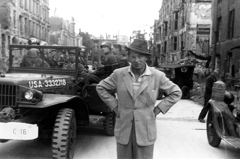 Billy Wilder in Berlijn op de set van 'A Foreign Affair'