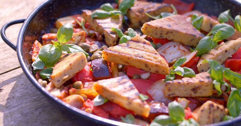 Polenta op de barbecue met caponata