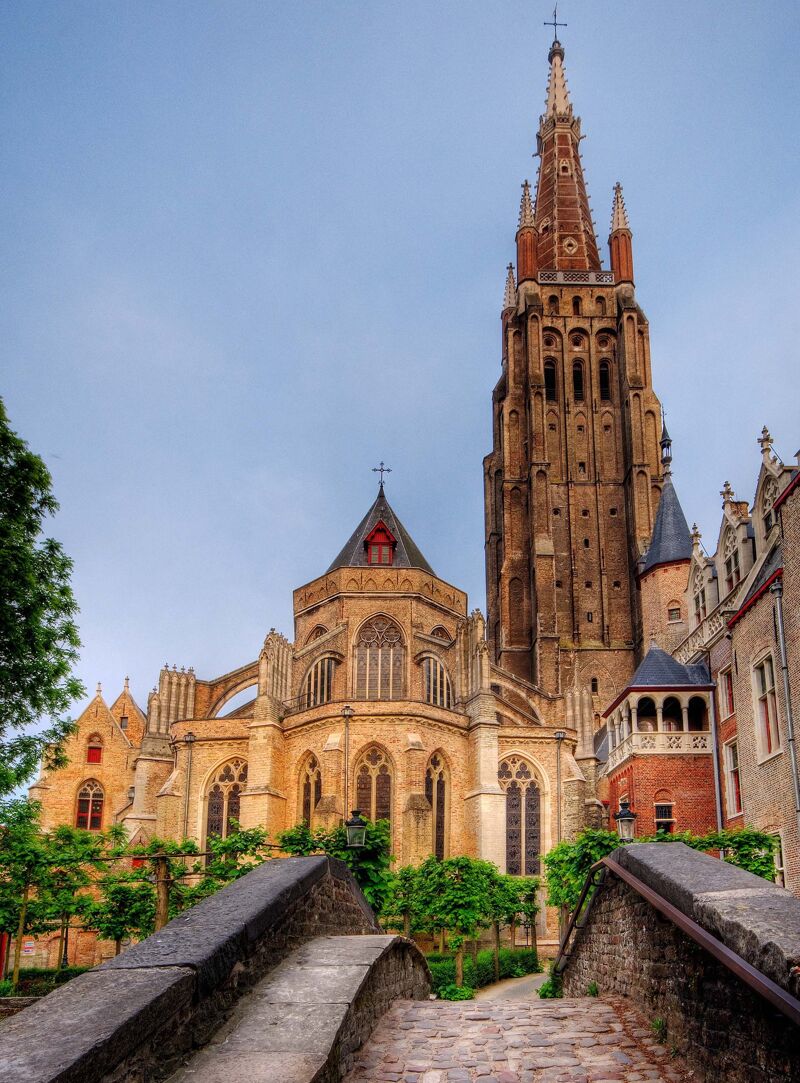 Onze-Lieve-Vrouwekerk, gezien vanaf het Bonifaciusbruggetje