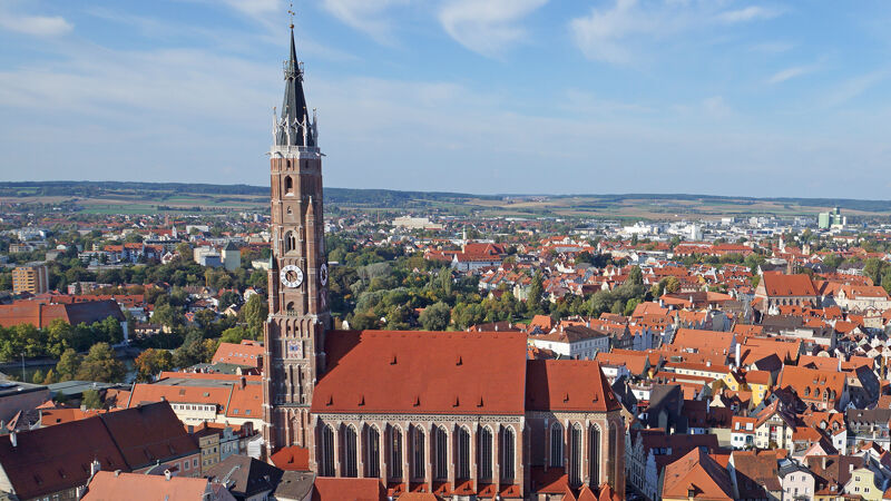 Sankt-Martin van Landshut, de hoogste bakstenen kerktoren ter wereld (130 meter)