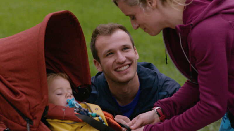 Arne houdt Femke fit, en ook Vicje mag meegenieten van de trainingen van zijn mama.