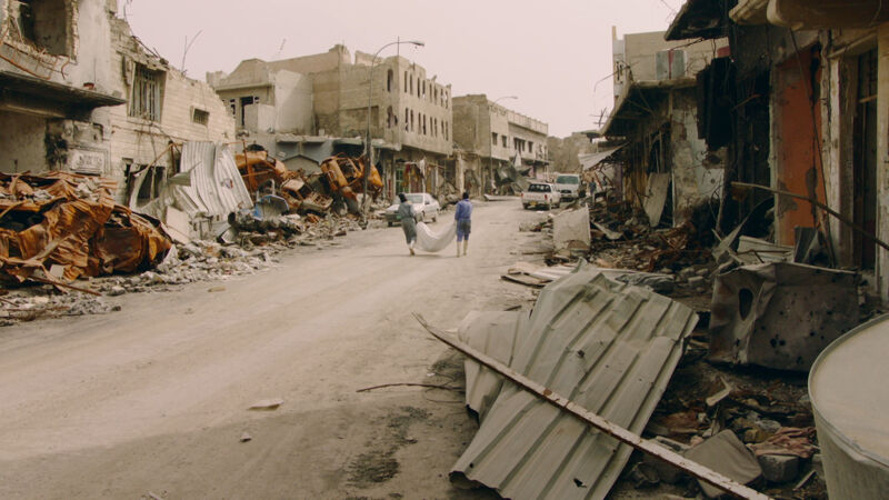 In Mosul worden de lijken geruimd.