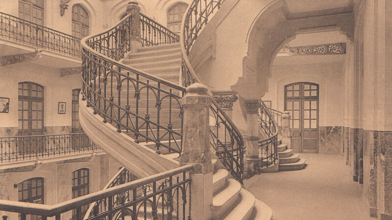 Oude foto van de trappenhal