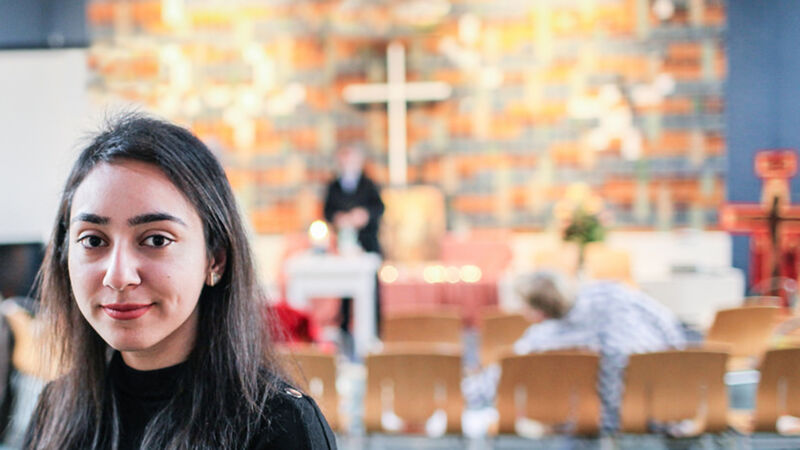Hayarpi Tamrazyan, de 21-jarige dochter van het Armeense gezin, in de Bethel-kerk in Den Haag