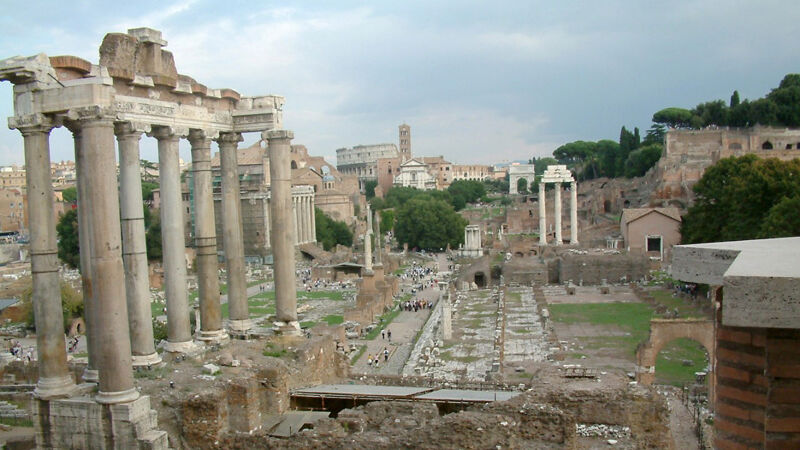 Forum Romanum, waar o.m. de tempel van Veiovis een asielfunctie had
