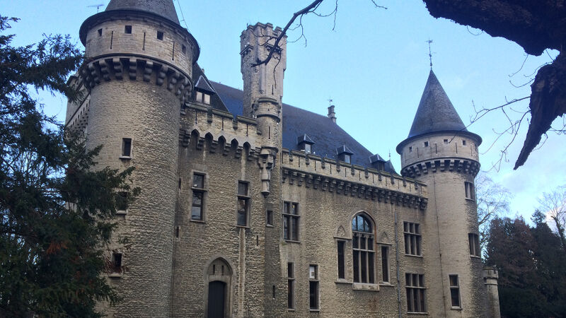 Zijgevel van het kasteel