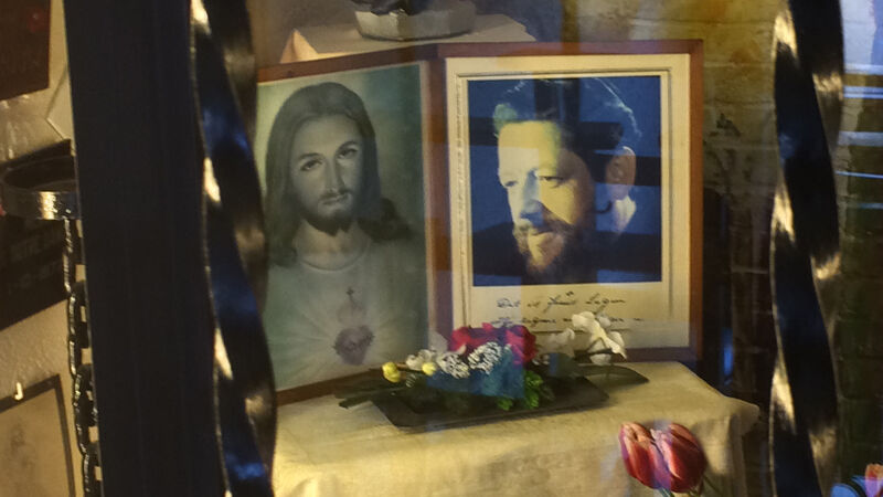 Foto van Leon Theunis in de kapel van Mortsel