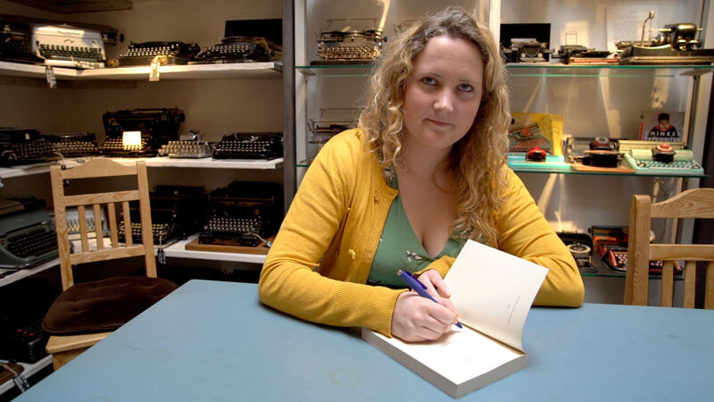 Daisy Johnson heeft een haat-liefdeverhouding met taal. In haar boeken onderzoekt ze de kracht van woorden.
