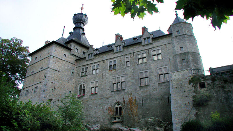 De zijgevel van het kasteel
