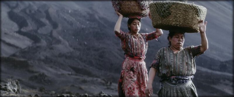In Ixcanul kiest Bustamante ervoor om te werken met lokale mensen, allen non-acteurs.