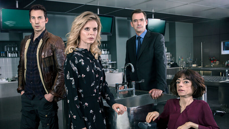 Van links naar rechts: David Caves, Emilia Fox, Richard Lintern en Liz Carr