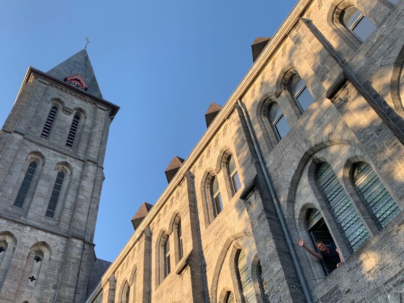 Goeiemorgen uit de adbij van Maredsous! Hop richting Maasvallei.