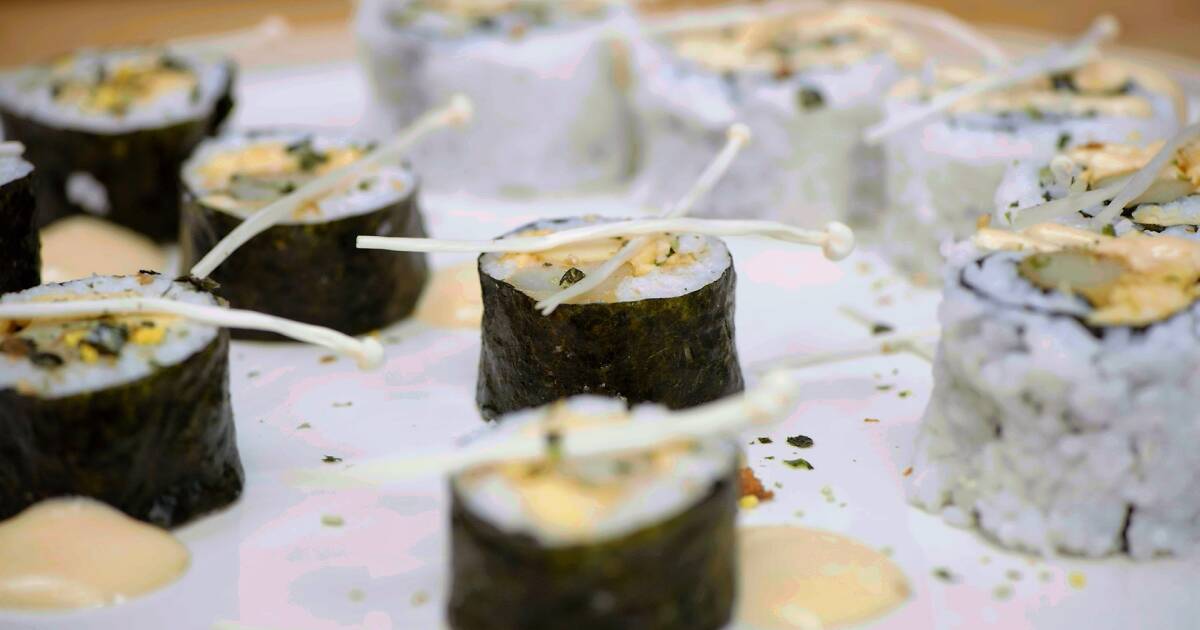 Sushi van asperges met ei, furikake en misomayonaise