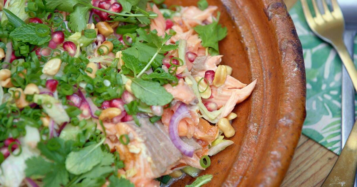 Pulled zalm met granaatappelsalade en Thaise vinaigrette