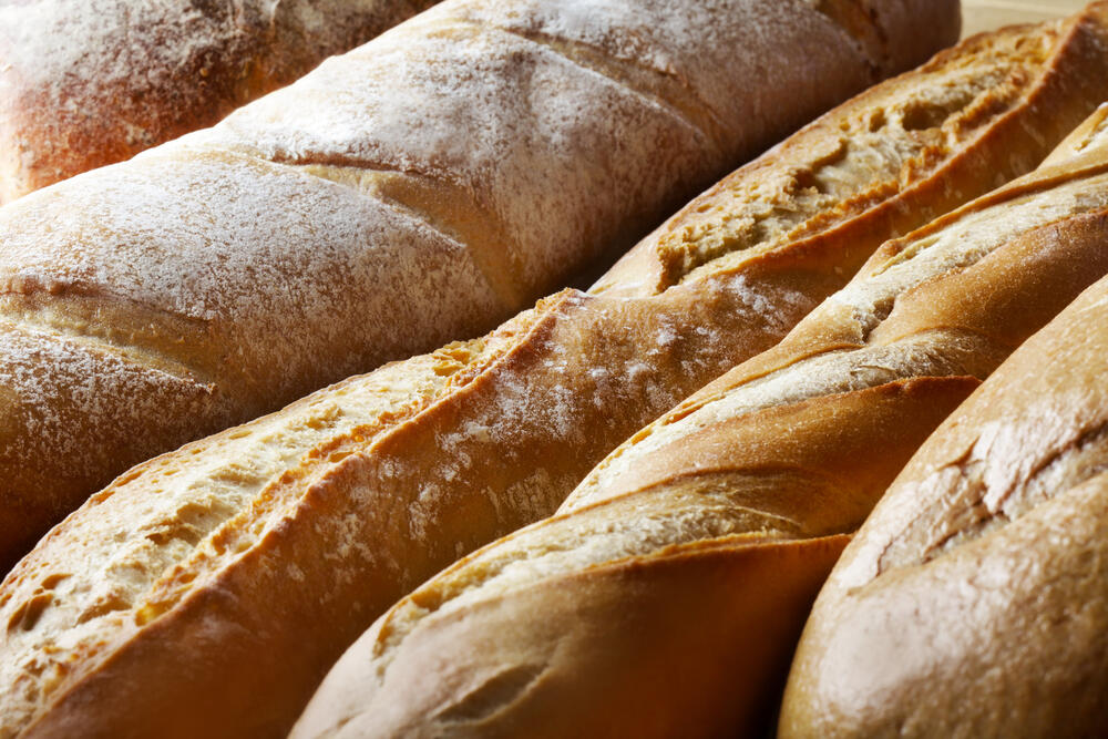 Beheer Verrijken Derde Hoe maak je een Frans broodje of pistolet van de bakker weer krokant? |  Dagelijkse kost