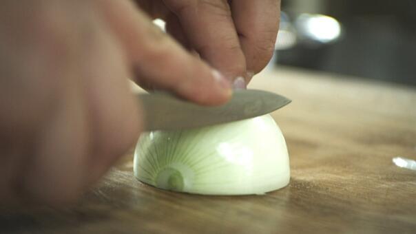 Het formulier Bestaan Leed Hoe kan je het best uien snijden? | Dagelijkse kost