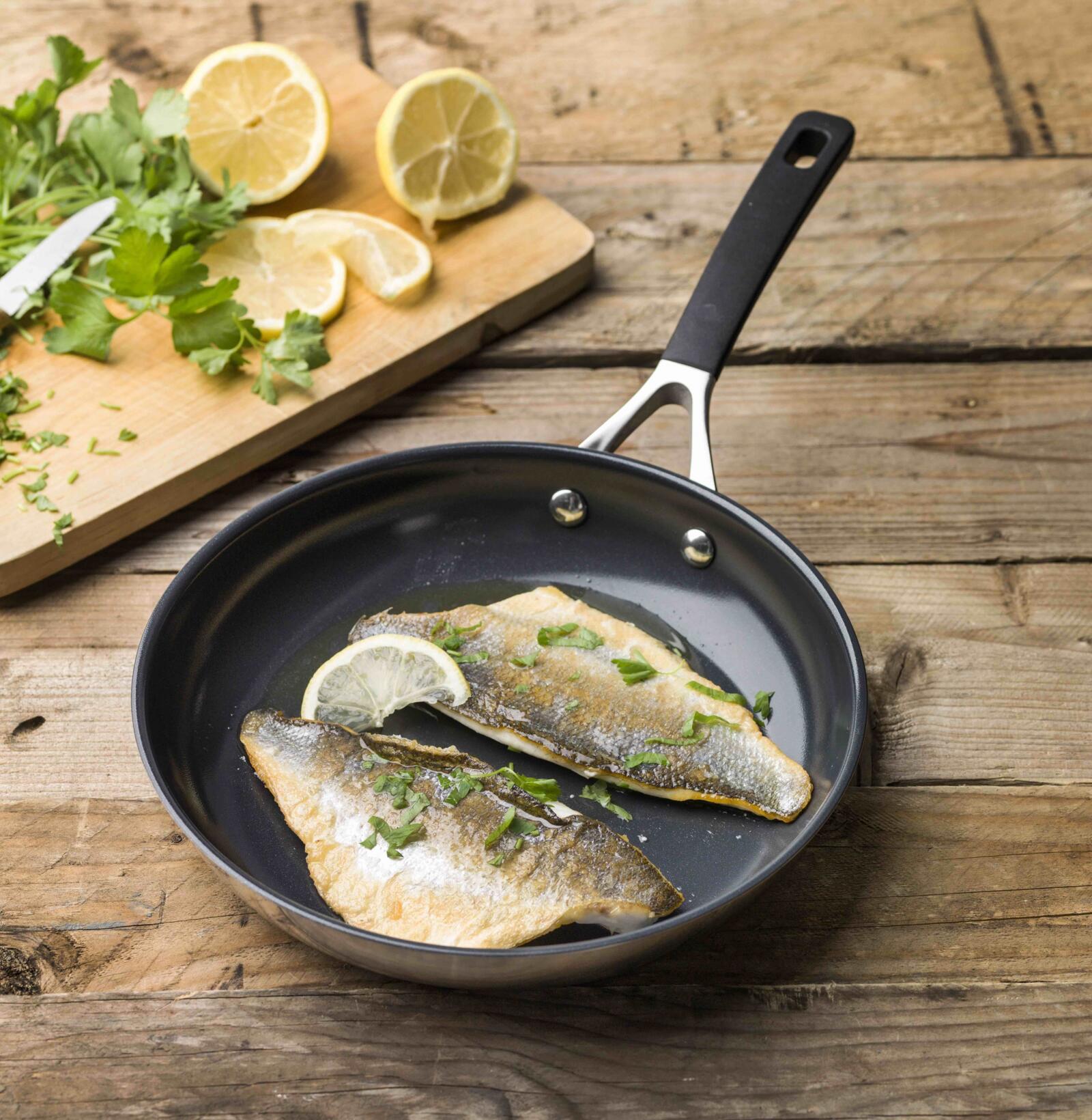 Welk soort pan gebruik ik best om vis in bakken? | Dagelijkse kost