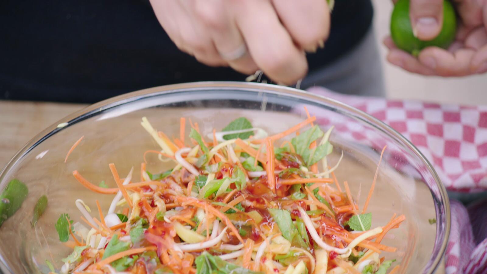 Wonderbaar Wrap met krokante kip en Thaise salade | Dagelijkse kost VY-01