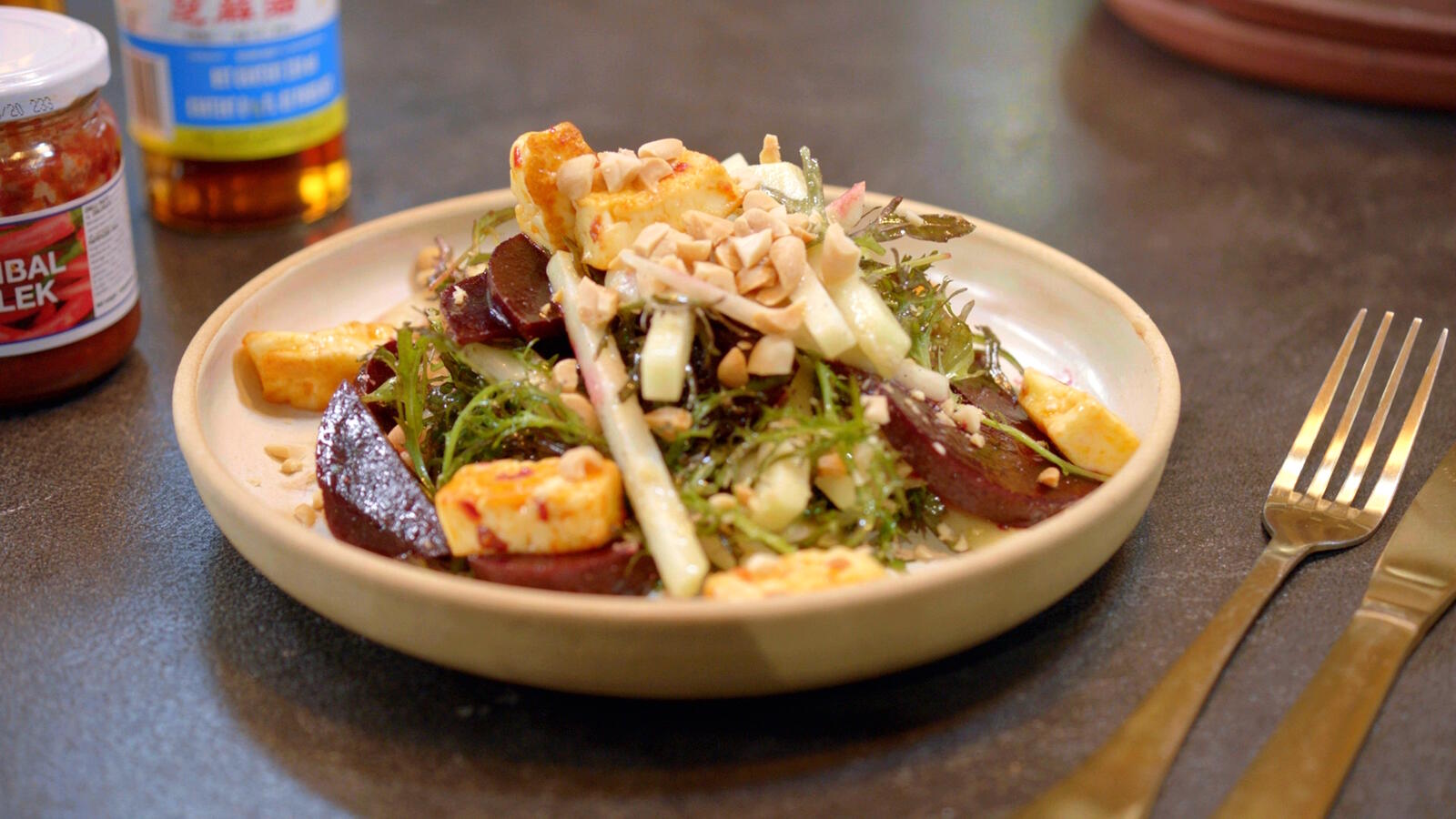 Salade met koolrabi en gebakken Berloumi