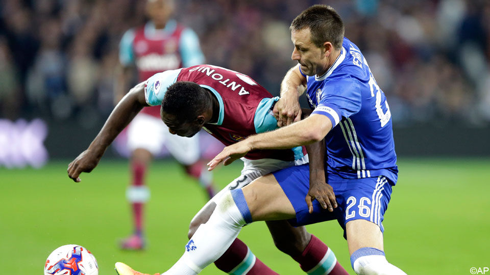 John Terry ruilt Chelsea voor Aston Villa: "Een nieuw ...