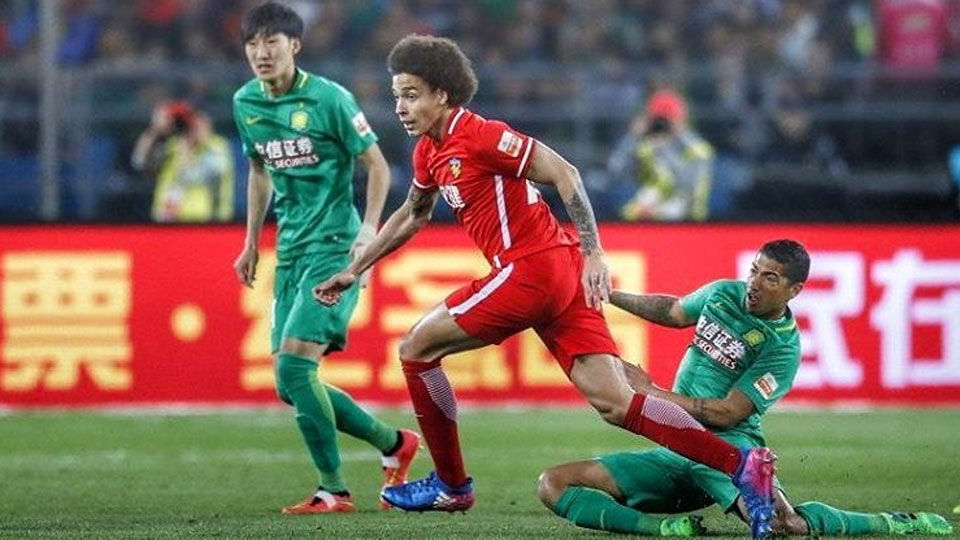 Witsel loopt tegen het nummer laatst met zijn kop tegen de muur