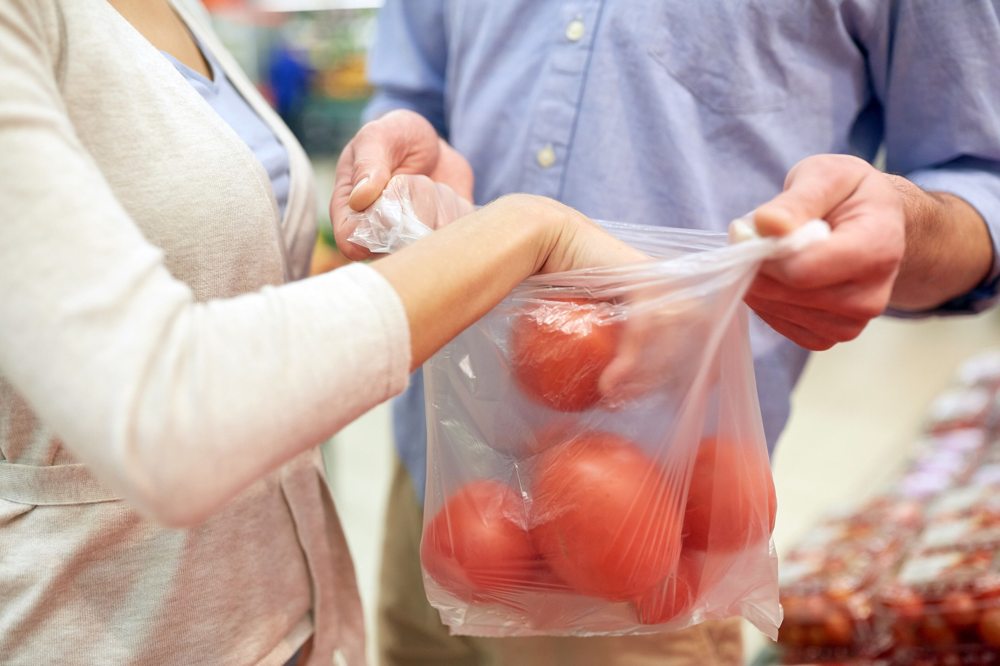 zondag esthetisch Kalmte Colruyt bant plastic wegwerpzakjes voor fruit en groenten | VRT NWS: nieuws