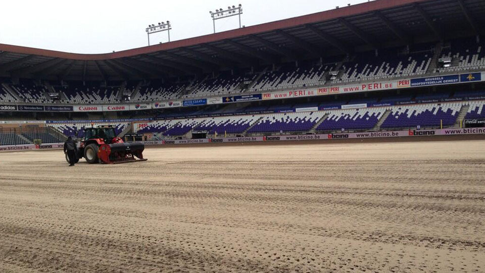 Ook Anderlecht krijgt een nieuwe grasmat | sporza