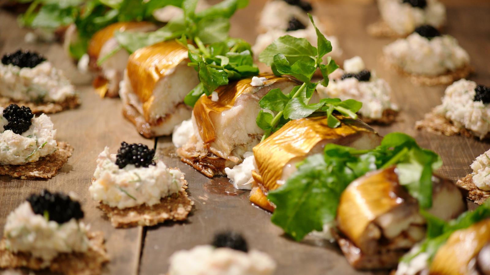 Gerookte makreel met mierikswortel en gerookte forelsalade