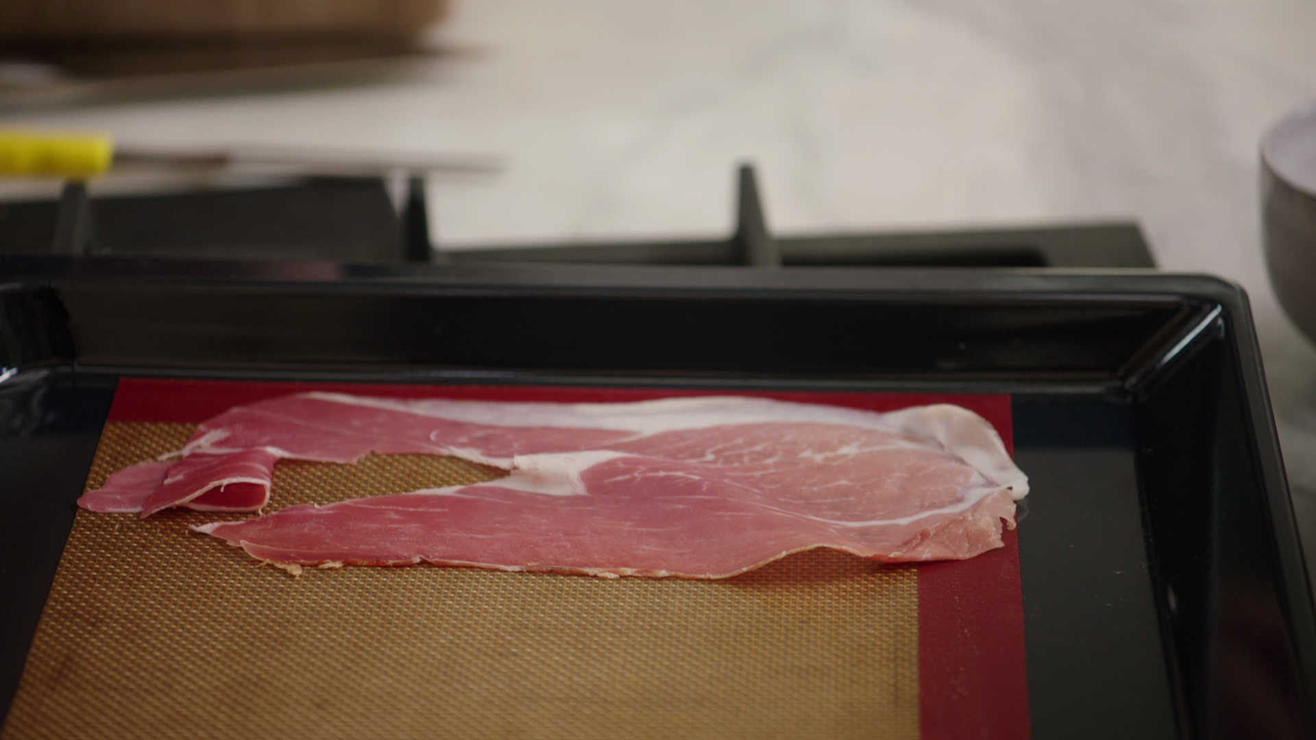 Keng dumbali kokrak qafasidagi ayollarning fotosuratlari