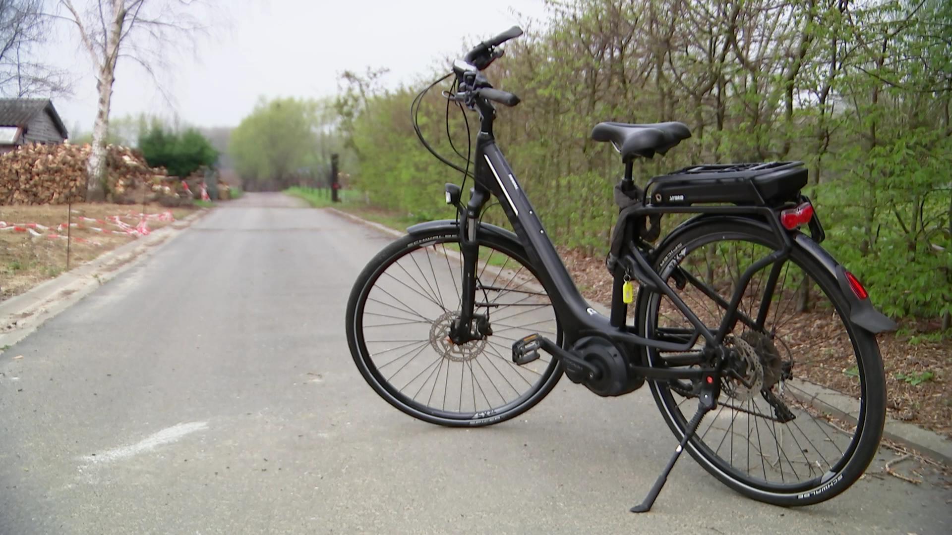 Mart mesh solide Illegaal opdrijven van elektrische fietsen is wijdverspreid: "Ik kan hem  voor u tot 70 km/u laten rijden" | VRT NWS: nieuws