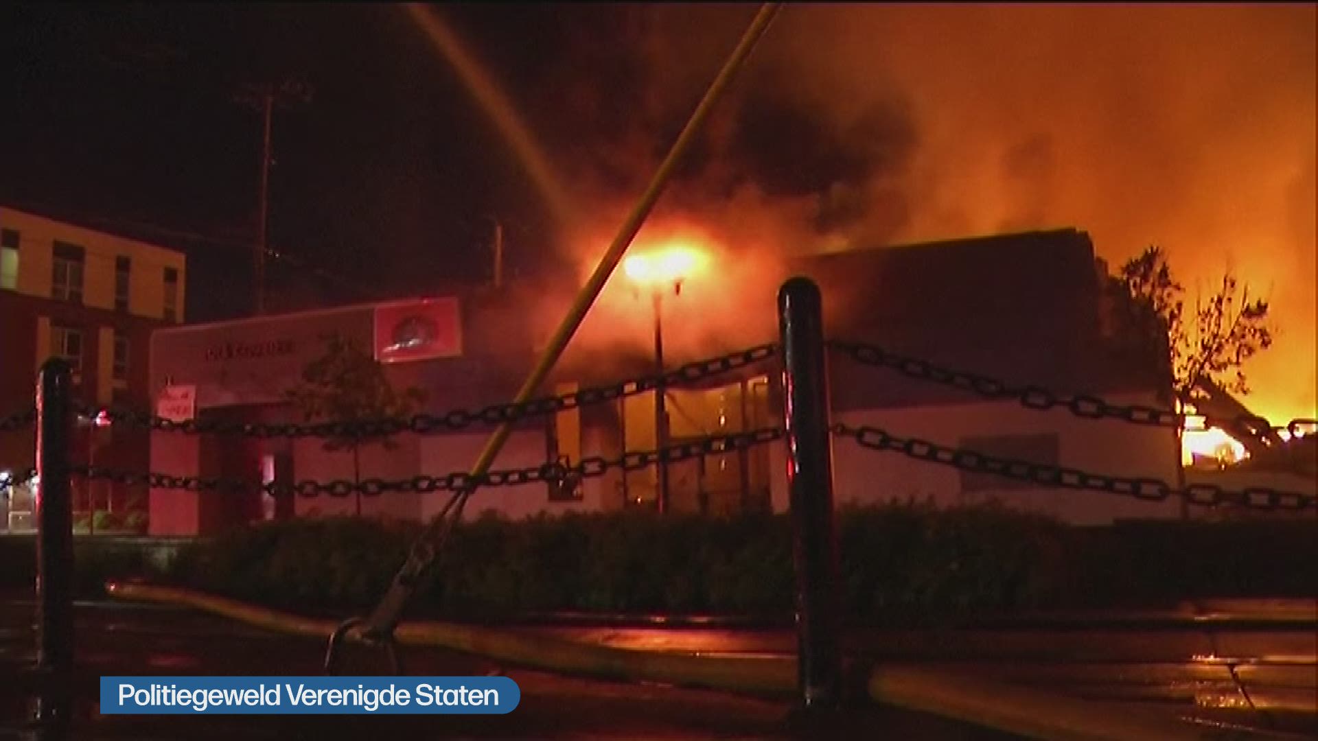 Gebouwen In Minneapolis In Brand Na 3e Nacht Van Protest Na Dood Zwarte Man Agent Die Op Hem Zat Beschuldigd Van Moord Vrt Nws Nieuws