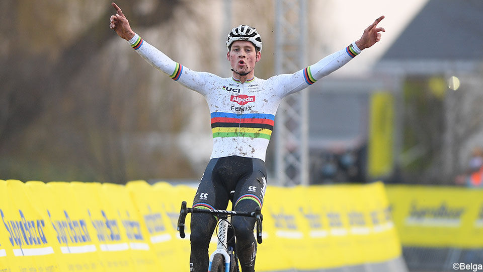 Van Der Poel Is First In Gullegem Intense Battle For 3rd Place Loose Crosses 2020 Archyworldys