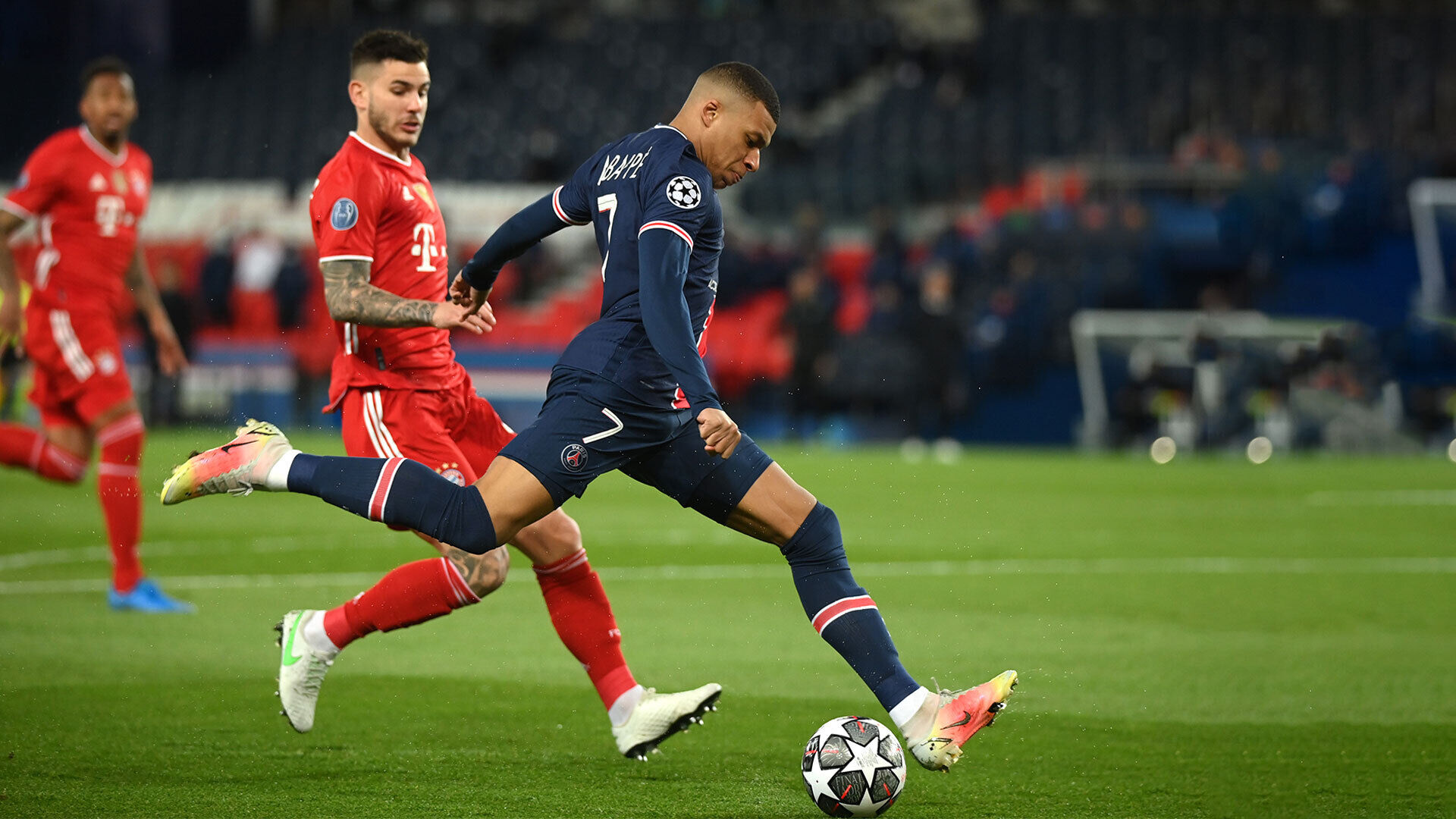 LIVE: Bayern is halfweg zijn opdracht, al is PSG de betere ...