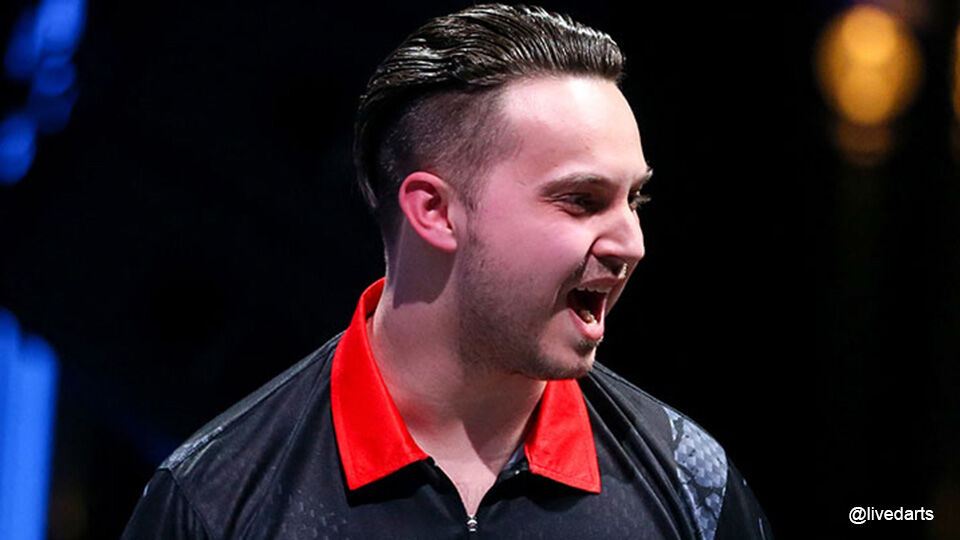 Brian Raman wins PDC Tour card after tough turnaround in final |  Darts