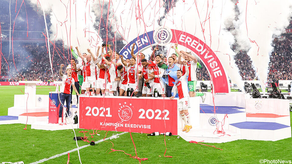 «Аякс» в 36-й раз становится чемпионом после демонстрации против «Херенвена» |  Голландская футбольная лига 2021/2022