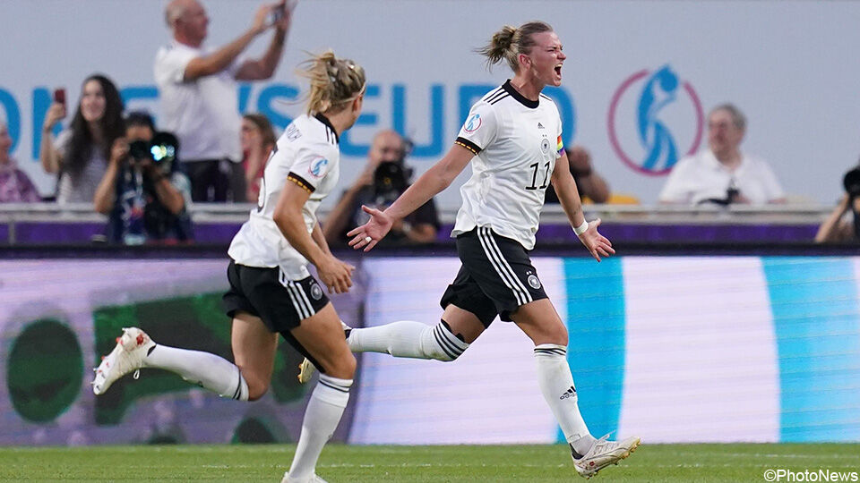 Сильная Германия укрепляет свою привилегированную позицию и до перерыва рассчитывается с Испанией |  Чемпионат Европы среди женщин 2022