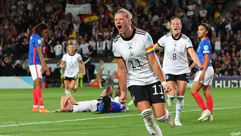Лучший бомбардир лиги Александра Поуп выиграла матч и вывела Германию в финал чемпионата Европы |  Чемпионат Европы среди женщин 2022
