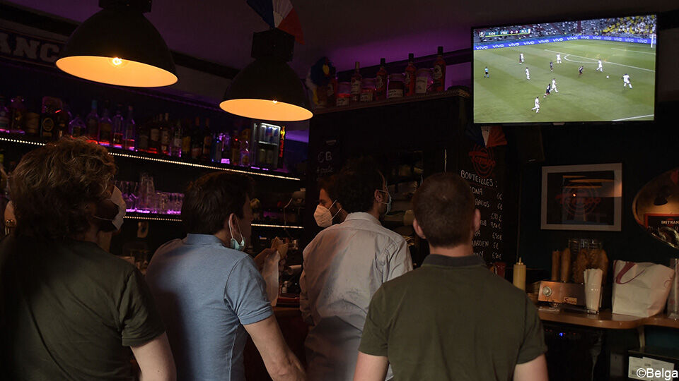 Guardare il calcio al bar diventa una spinta (per i proprietari): ‘Non ne vale più la pena’ |  Jupiler Pro League