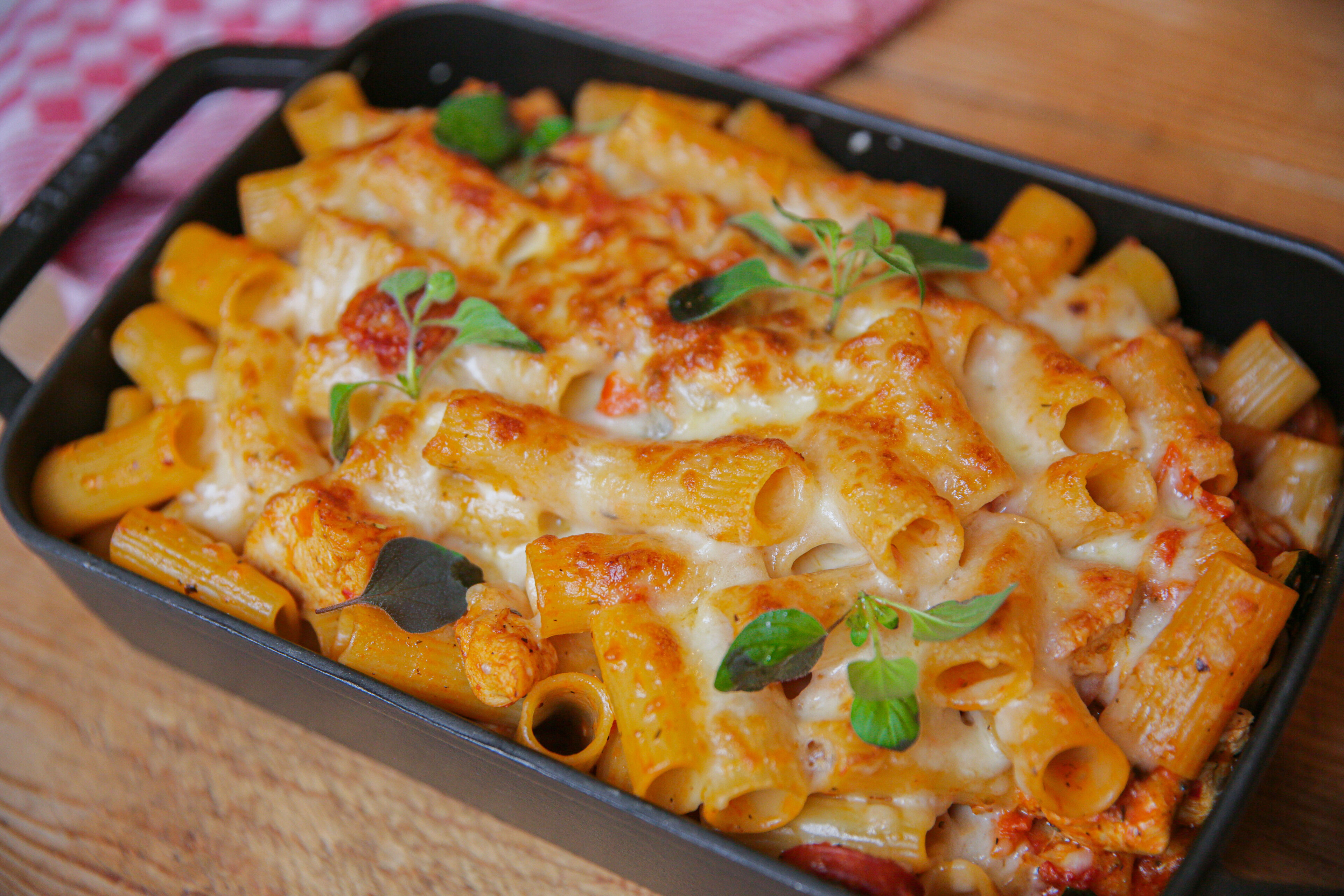 Ovenschotel met kip, zongedroogde tomaten en chorizo-image