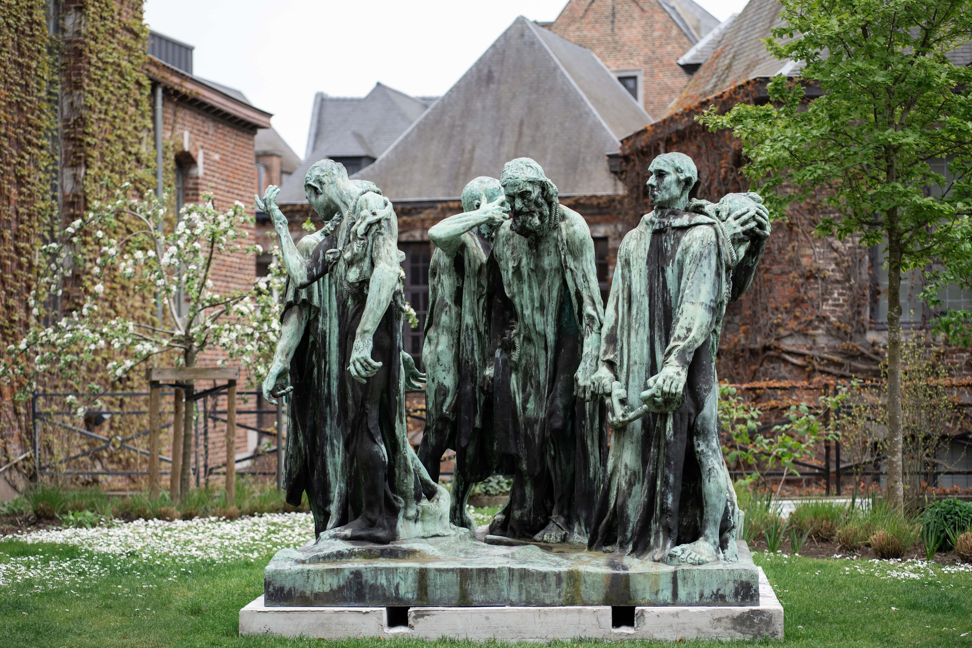 Museum in Bergen heropent met grote expo Auguste Rodin en hedendaagse kunst van Berlinde De Bruyckere | NWS Nieuws