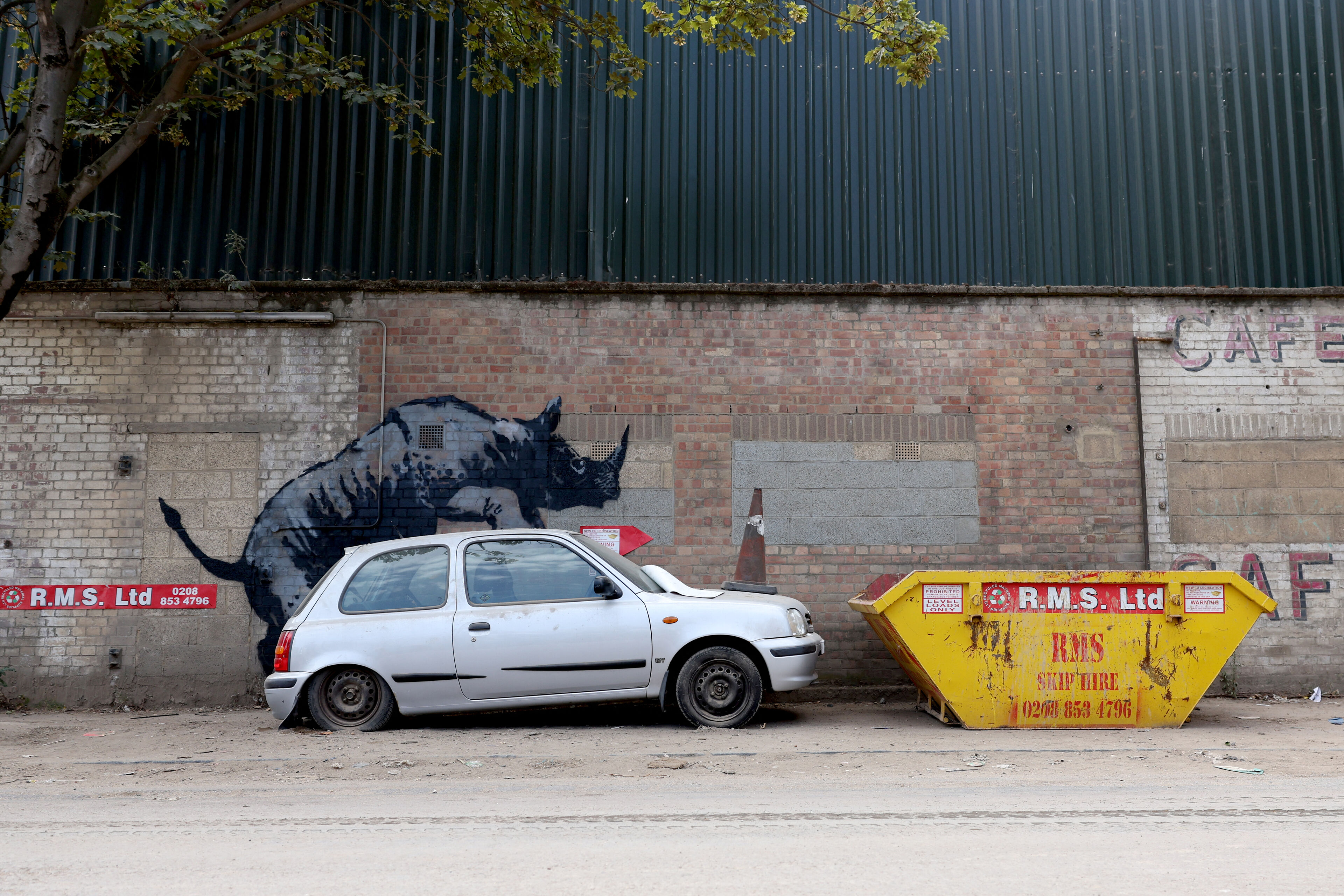 En daar is Banksy opnieuw: neushoorn is achtste kunstwerk in
