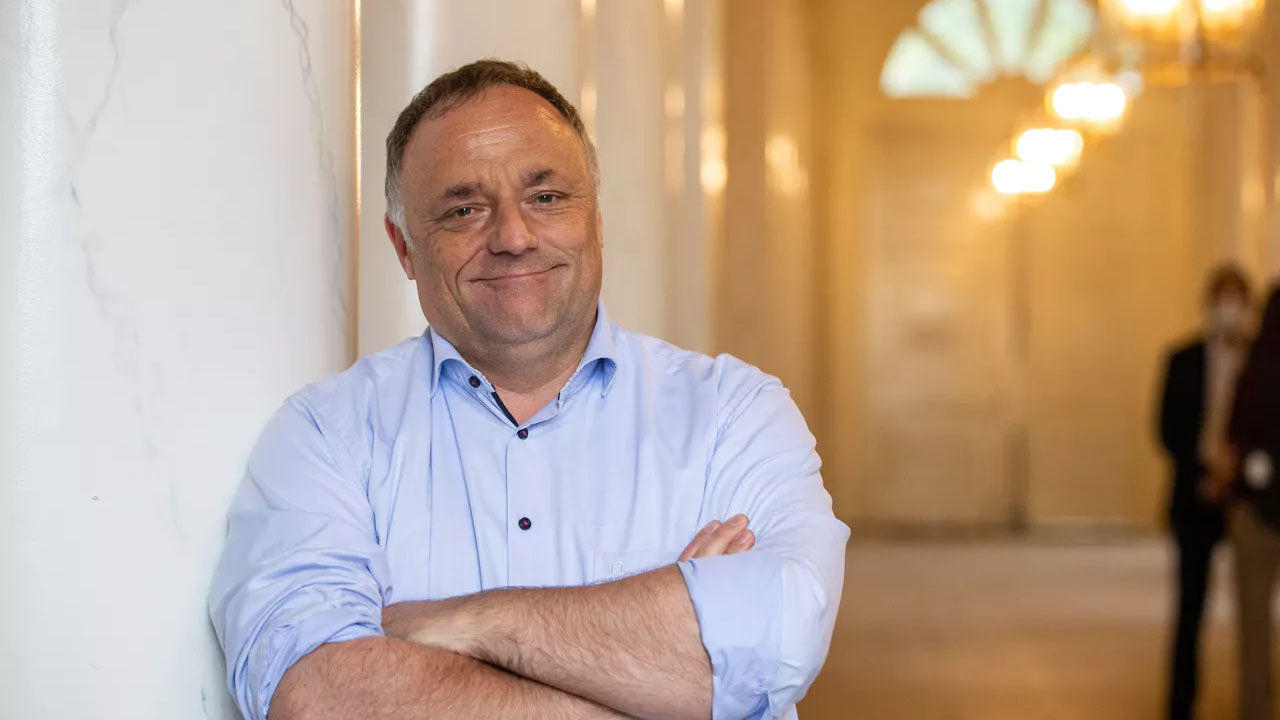 Totaal onjuist": ontslagen KU Leuven-viroloog wil klacht indienen tegen  universiteit, rector en Marc Van Ranst | VRT NWS Nieuws