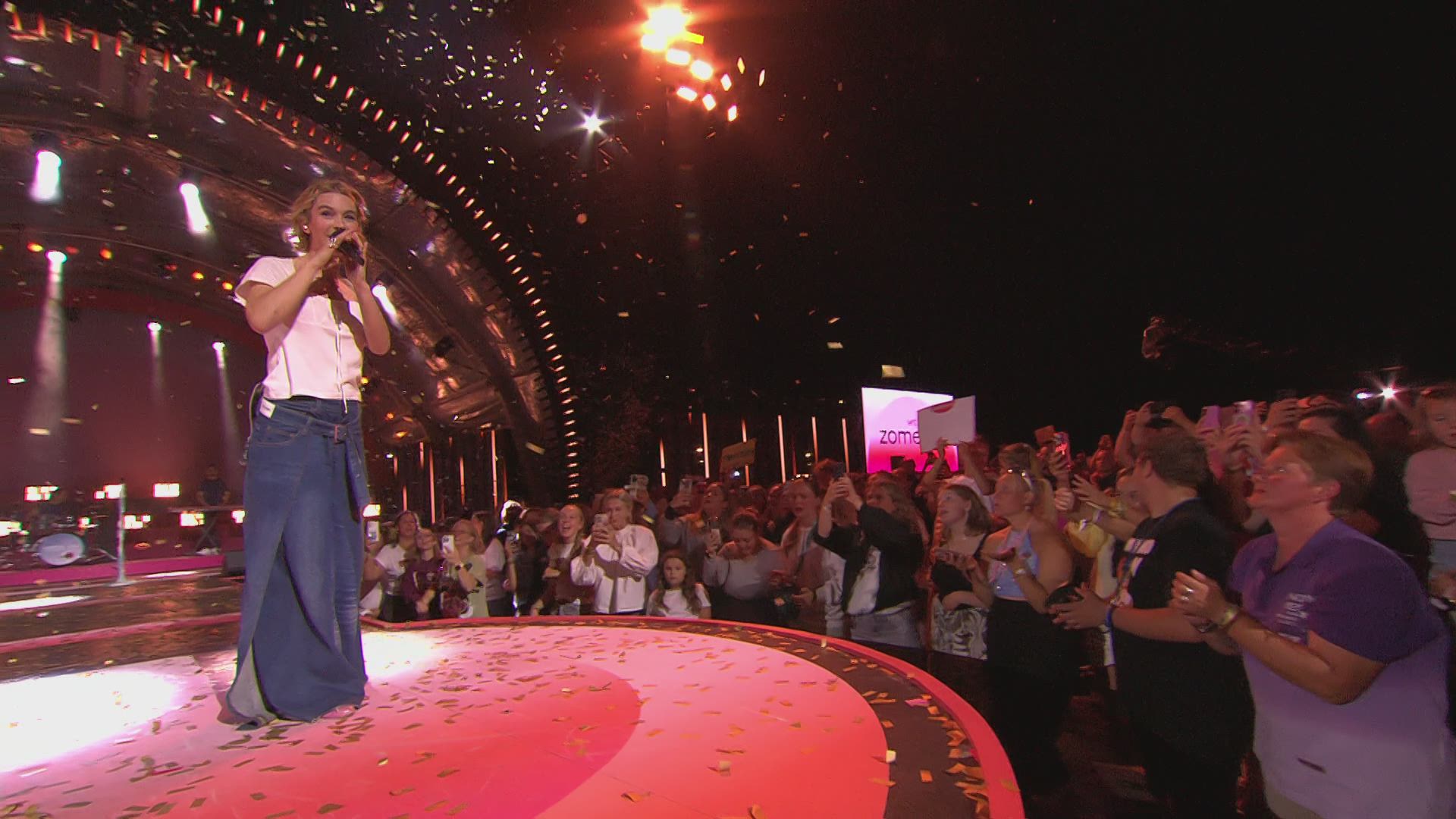 Pommelien Thijs wint voor 2e keer Zomerhit, deze keer met 'Atlas': "Bedankt  voor heel deze zomer" | VRT NWS: nieuws