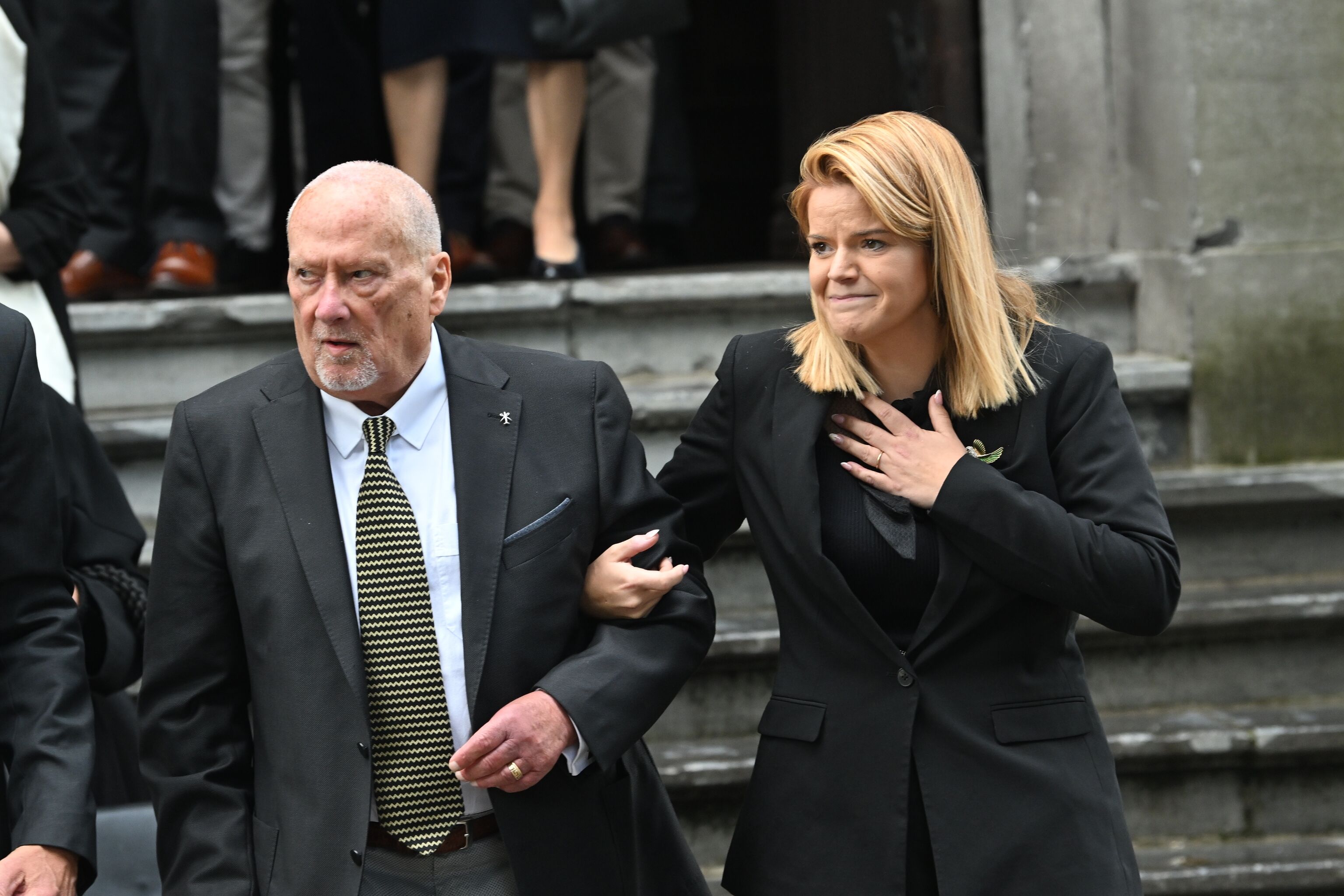 Je was mijn allerbeste vriendin": dochter Celien neemt laatste woord op uitvaart Margriet Hermans met pakkende toespraak | VRT NWS Nieuws