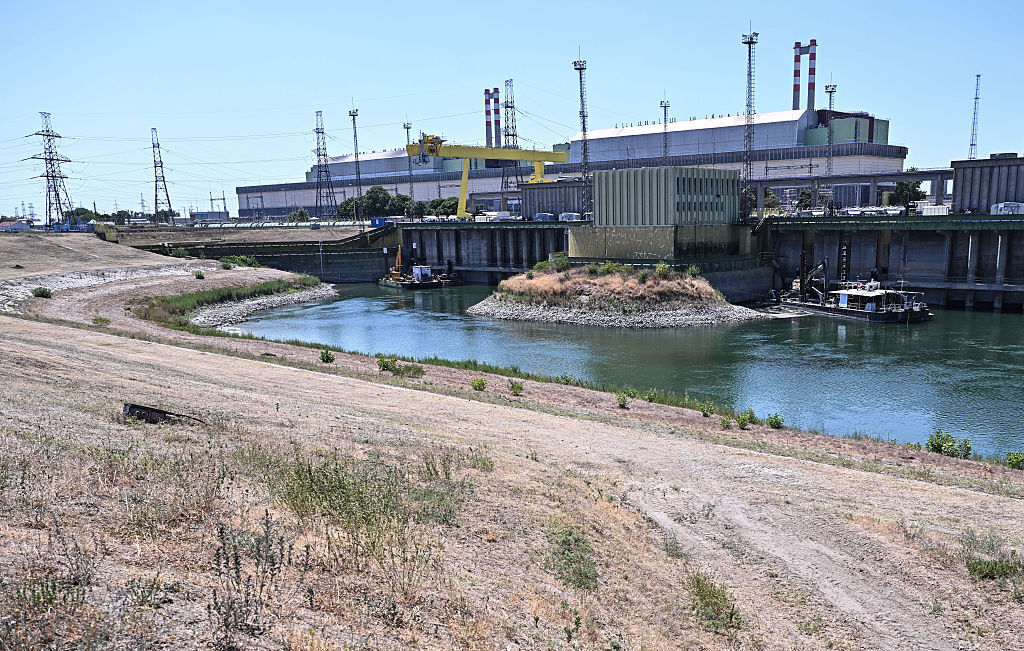 Lage waterstand rivier energiecentrale