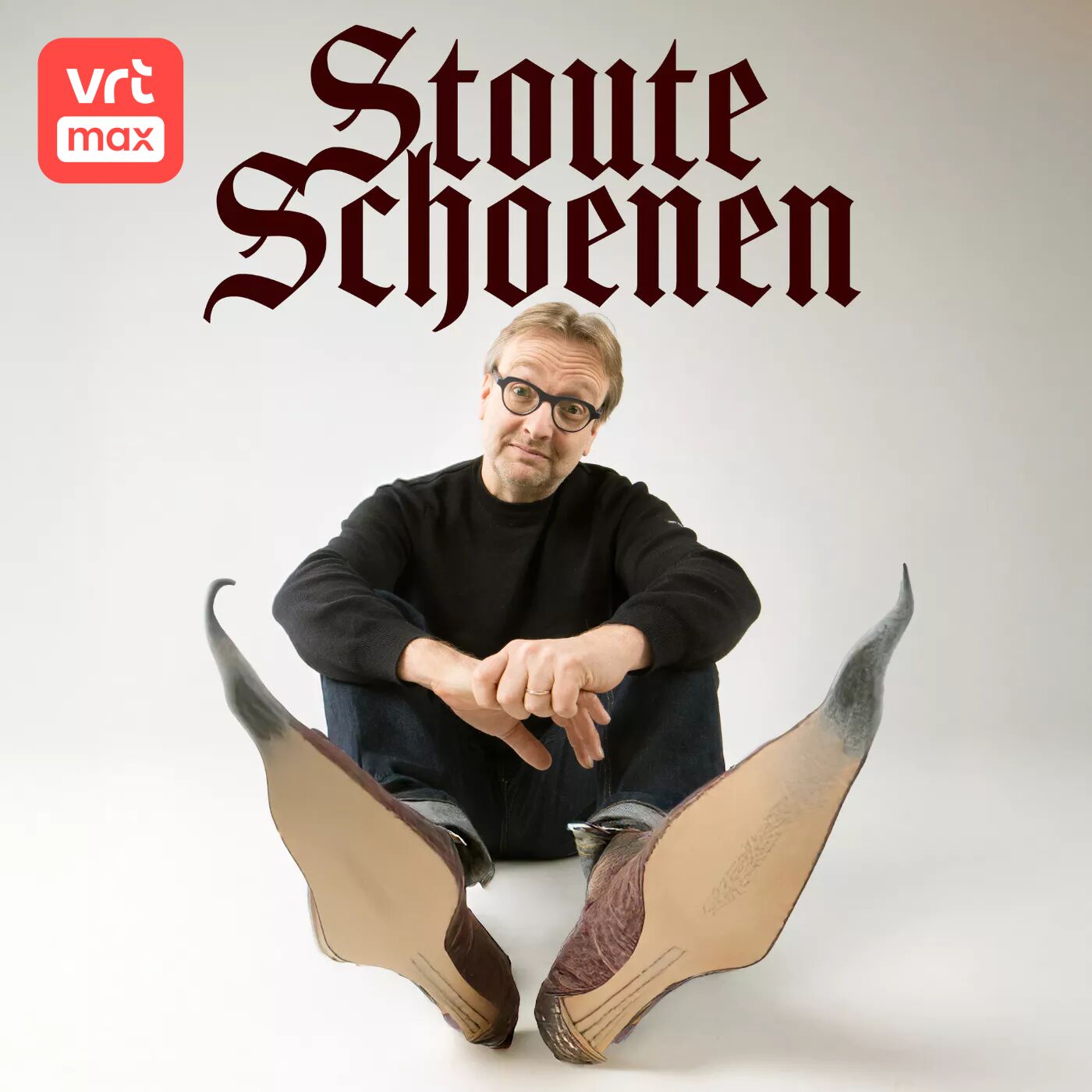 Luister ook Stoute schoenen op VRT MAX. Luister ook Stoute schoenen op VRT MAX.