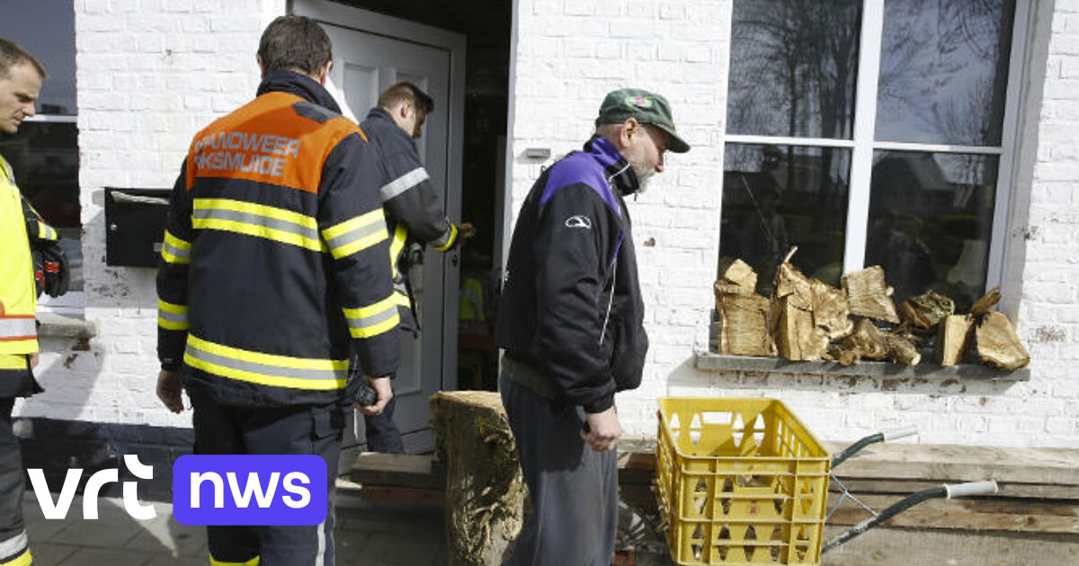 Whole village evacuated as nitric acid leaks VRT NWS news