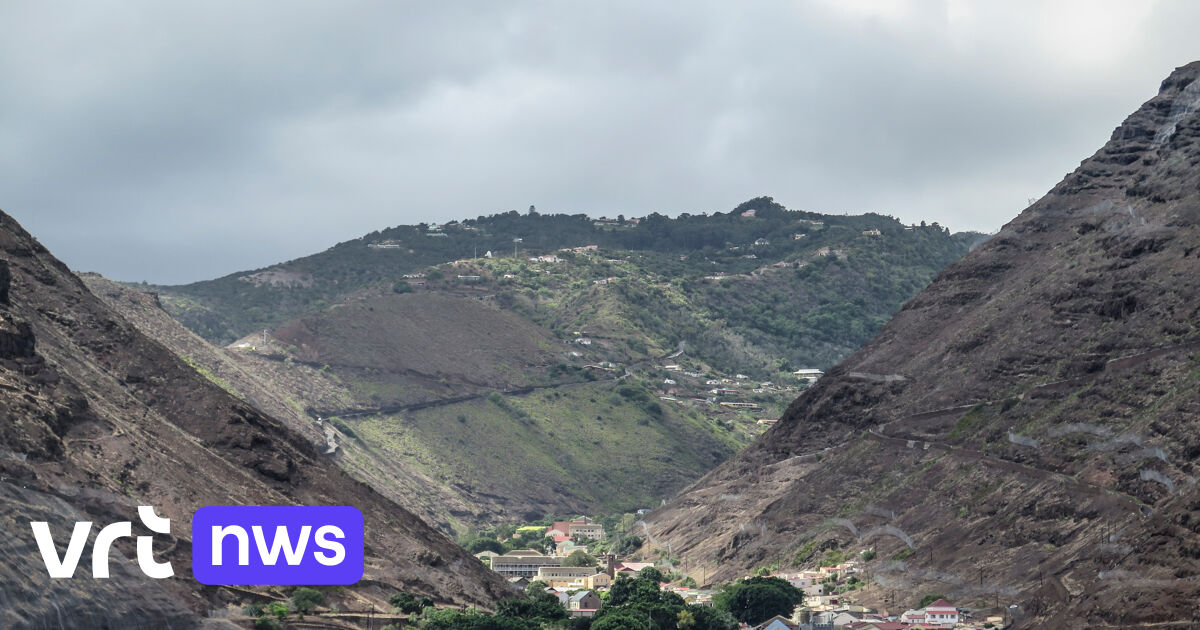 Lijnvliegtuig landt voor het eerst op afgelegen eiland Sint-Helena