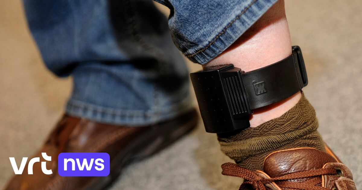 “Enkelbanden worden in brand gestoken, de clips losgemaakt of